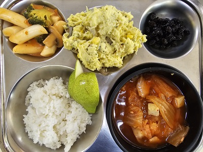 5.27:쌀밥,참치김치찌개,로제떡볶이,스크램블에그,콩자반,배