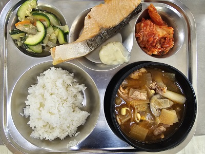 6.11:쌀밥,닭개장,연어구이&타르타르,새우젓호박볶음,배추김치