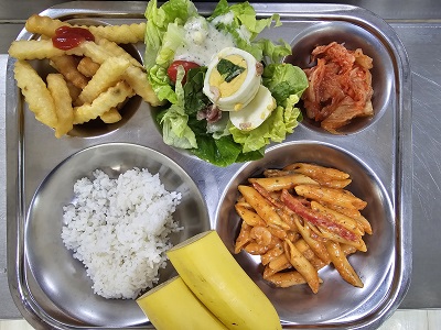 6.12:쌀밥,로제펜네파스타,감자튀김&케찹,시저샐러드,배추김치,바나나