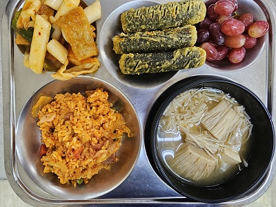 7.3:김치볶음밥,팽이된장국,떡볶이,김말이튀김,포도