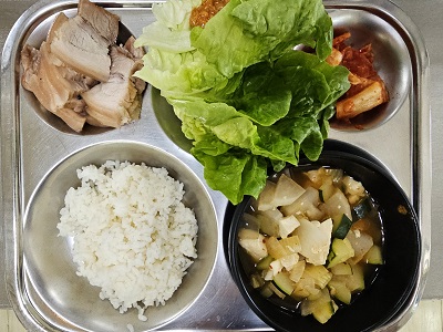7.4:쌀밥,순두부국,보쌈&상추,배추김치