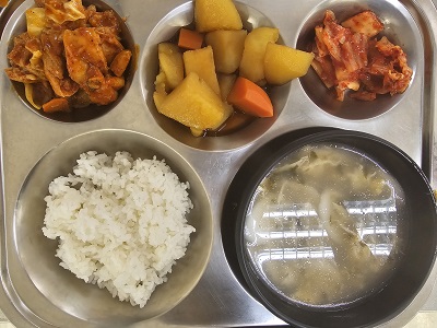 9.5:쌀밥,떡국,매콤닭살양배추볶음,감자조림,배추김치