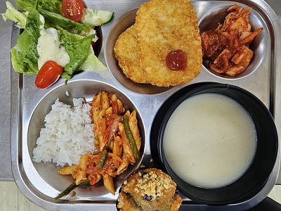 11.13:쌀밥,크림스프,토마토펜네파스타,해쉬브라운&케찹,양상추샐러드&소스,배추김치,머핀