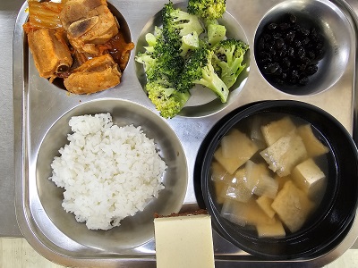 12.6:쌀밥,어묵국,돼지갈비김치찜,브로콜리참깨무침,콩자반,치즈케이크