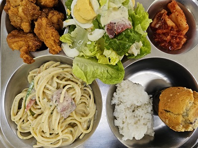 12.24:쌀밥,까르보나라,바베큐치킨,시저샐러드&소스,배추김치,머핀