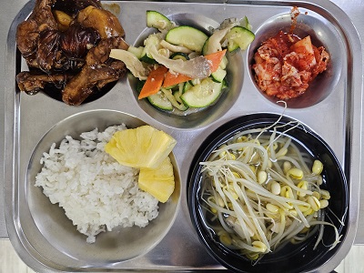 3.14:쌀밥,콩나물국,안동찜닭,느타리호박볶음,배추김치,파인애플
