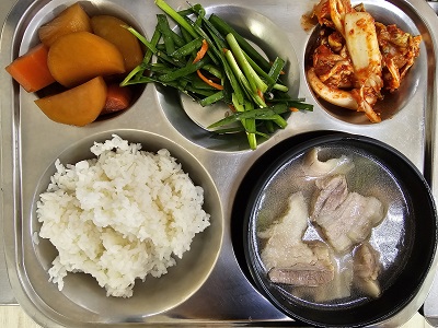4.30:돼지국밥,부추무침,감자조림,배추겉절이