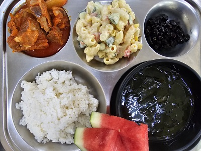 6.19:쌀밥,미역국,돼지갈비김치찜,마카로니샐러드,콩자반,수박