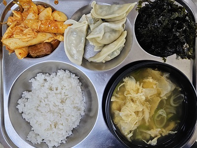 7.7:쌀밥,대파계란국,만두찜,떡볶이,조미김가루,마일로