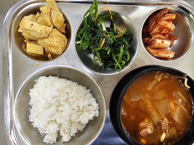 8.22:쌀밥,닭개장,두부조림,시금치무침,배추김치