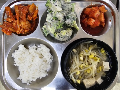 9.16:쌀밥,맑은콩나물국,닭살김치볶음,브로콜리무침,깍두기