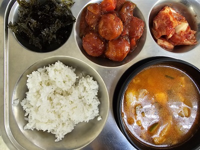10.16:쌀밥,돈육순두부찌개,미트볼조림,조미김가루,배추김치