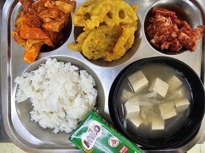 10.17:쌀밥,들깨무채국,치즈닭갈비,카레연근튀김,배추김치,마일로