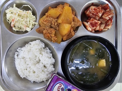 11.3:쌀밥,시금치된장국,닭도리탕,천사채샐러드,배추김치,주스