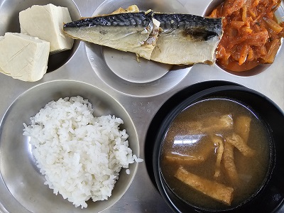 3.3:쌀밥,유부된장국,고등어구이,온두부,김치볶음