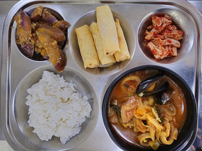 6.4:쌀밥,짬뽕국,스프링롤,어향가지볶음,배추김치