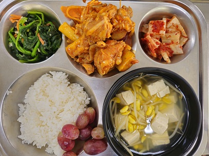 6.5:쌀밥,콩나물국,치즈닭갈비,시금치무침,배추김치,포도
