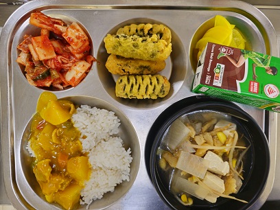 6.17:카레라이스,북어무국,김말이튀김,단무지,배추김치,마일로