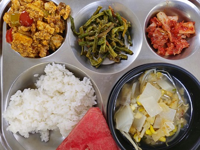 7.10:쌀밥,북어무국,마파두부,롱빈볶음,배추김치,수박