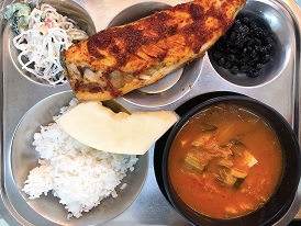 9.2:보리밥,돈육김치찌개,고갈비구이,천사채샐러드,콩자반,멜론