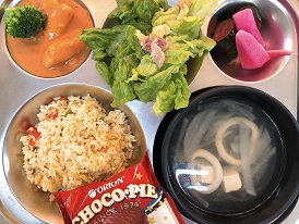 9.15:새우볶음밥,오징어무국,로제떡볶이,시저샐러드,수제피클,초코파이