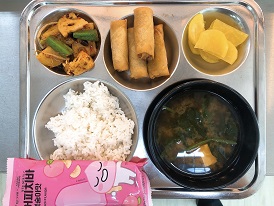 10.6:쌀밥,시금치된장국,마라샹궈,스프링롤,단무지,아이스크림