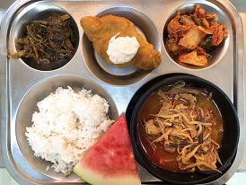 11.1:쌀밥,육개장,생선까스&소스,삼발캉콩볶음,배추김치,수박