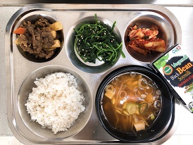 11.5:쌀밥,매콤콩나물국,소고기떡볶음,시금치무침,배추김치,두유