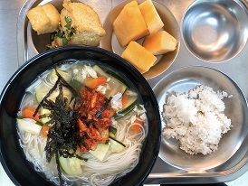 12.7:쌀밥,잔치국수,두부구이&양념장,김가루,국수용김치,멜론