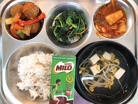 3.14:브라운쌀밥,콩나물국,미트볼조림,시금치무침,김치볶음,마일로