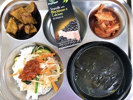 3.30:비빔밥&소스,미역국,고구마맛탕,배추김치,두유