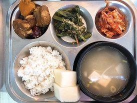 5.23:보리밥,북어무국,돼지갈비단호박조림,삼발캉콩볶음,배추김치,멜론