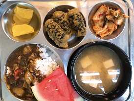 6.22:하이라이스,팽이된장국,김말이튀김,단무지,배추김치,수박