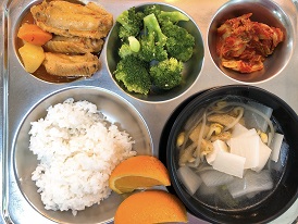 6:30:쌀밥,북어무국,닭볶음탕,브로콜리무침,배추김치,오렌지