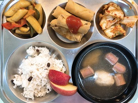 9.26:팥밥,용타푸,스프링롤&케찹,간장떡볶이,배추김치,사과