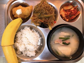 10.7:쌀밥,돼지국밥,생선까스&타르타르,잡채,배추김치,바나나