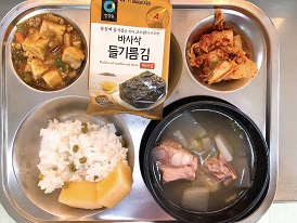 11.17:완두콩밥,돈육갈비탕,마파두부,도시락김,배추김치,멜론