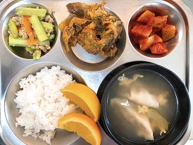 11.18:쌀밥,만두국,고등어김치조림,돈민찌샐러리볶음,깍두기,오렌지