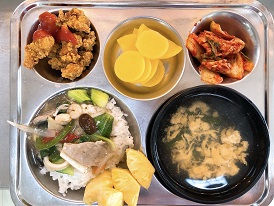 12.7:유산슬덮밥,부추계란국,팝콘치킨&케찹,단무지,배추김치,파인애플