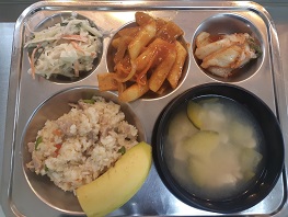 12.14:치즈불고기볶음밥,맑은순두부국,떡볶이,천사채샐러드,배추김치,바나나