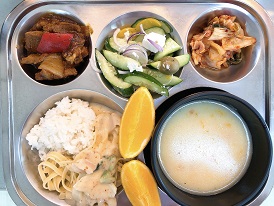 12.22:쌀밥,야채스프,돈육찹스테이크,투움바파스타,그릭샐러드,배추김치,오렌지