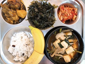 3.14:팥밥,버섯찌개,안동찜닭,조미김가루,배추김치,바나나