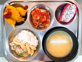 3.22:쌀밥,단호박스프,까르보나라파스타,집게맛살튀김&케찹,배추김치,용과