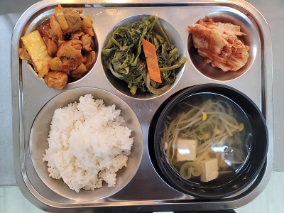4.17:쌀밥,맑은콩나물국,매콤닭살볶음,캉콩볶음,배추김치