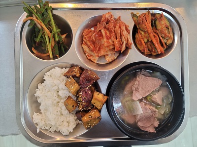4.18:돼지국밥,부추무침,고구마맛탕,오이무침,배추김치