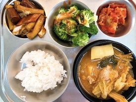 5.30:쌀밥,감자탕,소세지떡간장조림,브로콜리&초장,배추김치