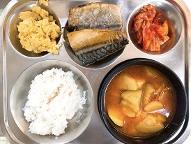 6.22:쌀밥,돼지고기고추장찌개,고등어구이,스크램블에그,배추김치
