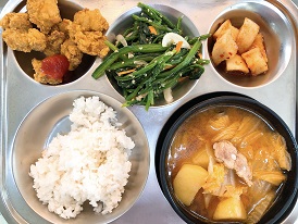 7.7:쌀밥,감자탕,팝콘치킨&케찹,시금치무침,깍두기