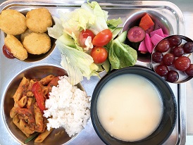 7.12:쌀밥,크림스프,김치펜네파스타,치킨너겟&케찹,양상추샐러드&소스,수제피클,포도