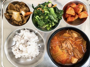 9.14: 흑미밥,참치김치찌개,돈육된장불고기,청경채새우살볶음,깍두기,바나나